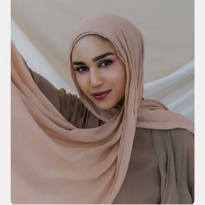 NWT Vela Scarves Patient Almond in size Square